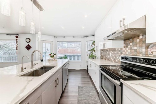 71 Millrise Square Sw, Calgary, AB - Indoor Photo Showing Kitchen With Double Sink With Upgraded Kitchen