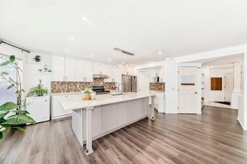 71 Millrise Square Sw, Calgary, AB - Indoor Photo Showing Kitchen
