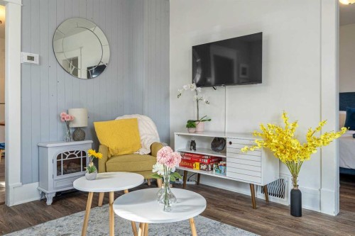 133 1 Street, Drumheller, AB - Indoor Photo Showing Living Room