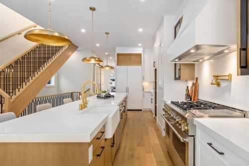 727 15 Street Nw, Calgary, AB - Indoor Photo Showing Kitchen With Upgraded Kitchen