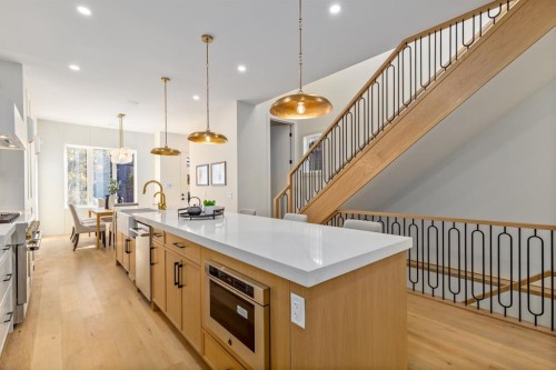 727 15 Street Nw, Calgary, AB - Indoor Photo Showing Kitchen With Upgraded Kitchen