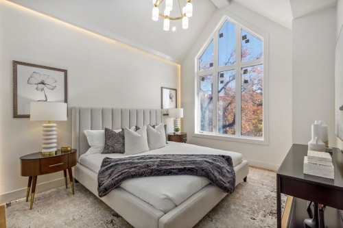 727 15 Street Nw, Calgary, AB - Indoor Photo Showing Bedroom