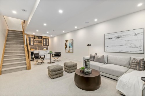 727 15 Street Nw, Calgary, AB - Indoor Photo Showing Other Room