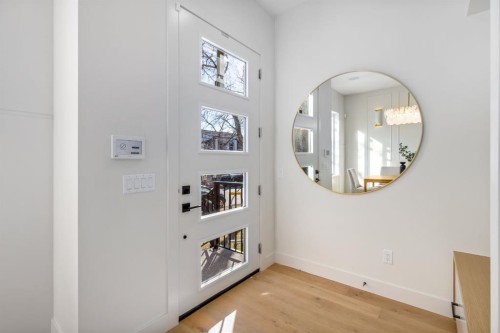 727 15 Street Nw, Calgary, AB - Indoor Photo Showing Other Room