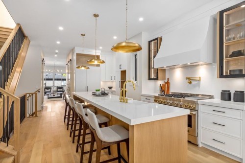727 15 Street Nw, Calgary, AB - Indoor Photo Showing Kitchen With Upgraded Kitchen