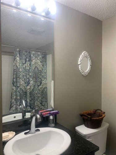 3416-81 Legacy Boulevard Se, Calgary, AB - Indoor Photo Showing Bathroom