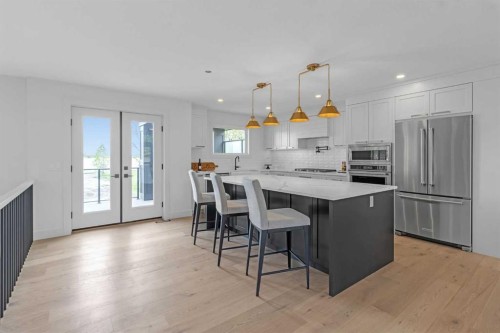 340 West Chestermere Drive, Chestermere, AB - Indoor Photo Showing Kitchen With Upgraded Kitchen