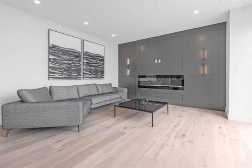 340 West Chestermere Drive, Chestermere, AB - Indoor Photo Showing Living Room