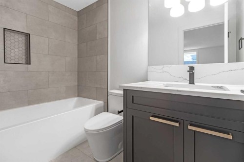 340 West Chestermere Drive, Chestermere, AB - Indoor Photo Showing Bathroom