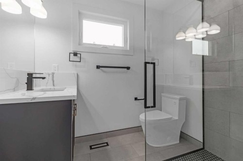 340 West Chestermere Drive, Chestermere, AB - Indoor Photo Showing Bathroom