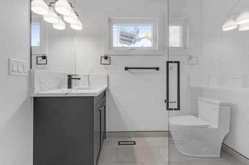 340 West Chestermere Drive, Chestermere, AB - Indoor Photo Showing Bathroom