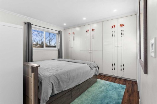 107 Woodford Crescent Sw, Calgary, AB - Indoor Photo Showing Bedroom