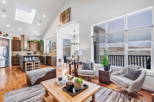 505 Discovery Ridge Boulevard Sw, Calgary, AB - Indoor Photo Showing Living Room