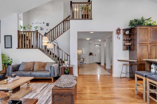 505 Discovery Ridge Boulevard Sw, Calgary, AB - Indoor Photo Showing Living Room