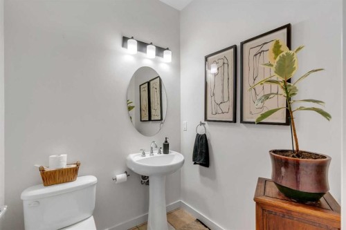 505 Discovery Ridge Boulevard Sw, Calgary, AB - Indoor Photo Showing Bathroom