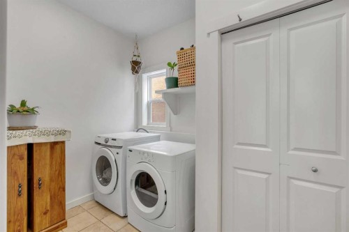 505 Discovery Ridge Boulevard Sw, Calgary, AB - Indoor Photo Showing Laundry Room