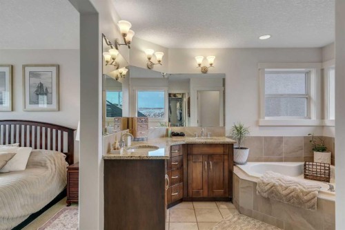 505 Discovery Ridge Boulevard Sw, Calgary, AB - Indoor Photo Showing Bathroom