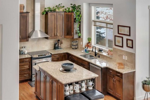505 Discovery Ridge Boulevard Sw, Calgary, AB - Indoor Photo Showing Kitchen With Double Sink