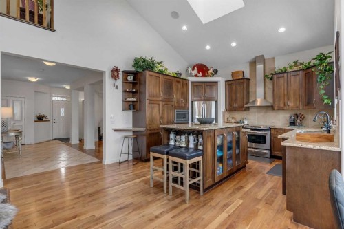 505 Discovery Ridge Boulevard Sw, Calgary, AB - Indoor Photo Showing Kitchen