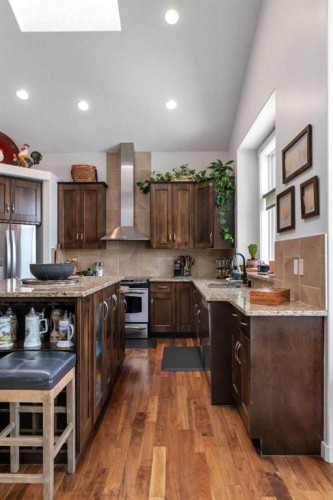 505 Discovery Ridge Boulevard Sw, Calgary, AB - Indoor Photo Showing Kitchen With Upgraded Kitchen