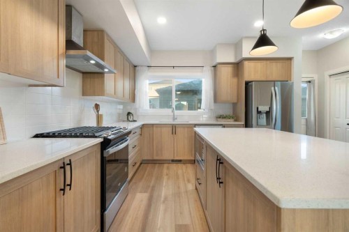 99 Edith Passage Nw, Calgary, AB - Indoor Photo Showing Kitchen With Upgraded Kitchen