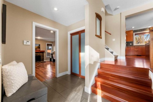 612 Willoughby Crescent Se, Calgary, AB - Indoor Photo Showing Other Room