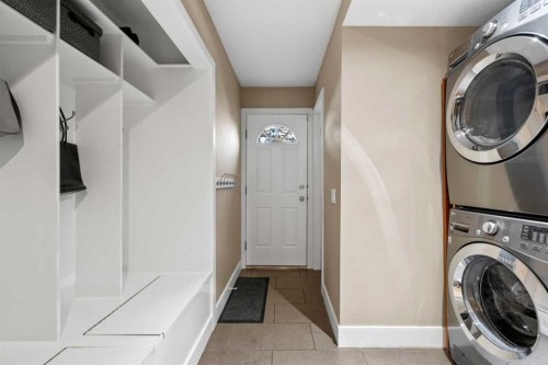 612 Willoughby Crescent Se, Calgary, AB - Indoor Photo Showing Laundry Room