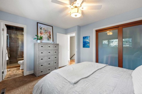 612 Willoughby Crescent Se, Calgary, AB - Indoor Photo Showing Bedroom