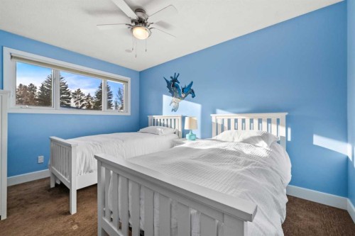 612 Willoughby Crescent Se, Calgary, AB - Indoor Photo Showing Bedroom