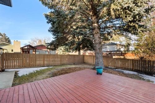 612 Willoughby Crescent Se, Calgary, AB - Outdoor