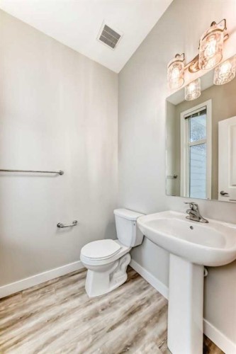 58-138 Seton Passage Se, Calgary, AB - Indoor Photo Showing Bathroom