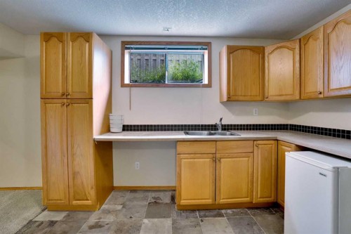 356 Chaparral Drive Se, Calgary, AB - Indoor Photo Showing Kitchen With Double Sink