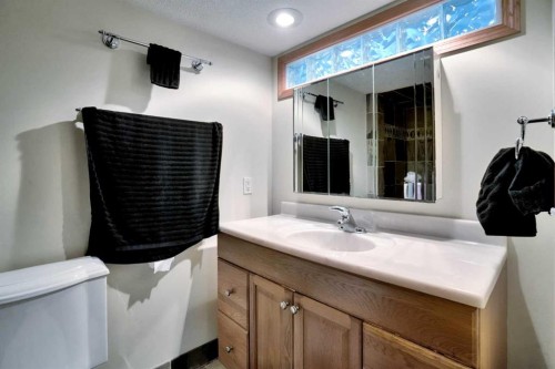 356 Chaparral Drive Se, Calgary, AB - Indoor Photo Showing Bathroom