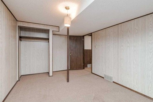 330 Oakwood Place Sw, Calgary, AB - Indoor Photo Showing Other Room