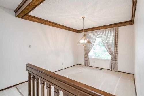 330 Oakwood Place Sw, Calgary, AB - Indoor Photo Showing Other Room