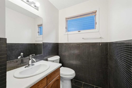 16280 5 Street Sw, Calgary, AB - Indoor Photo Showing Bathroom