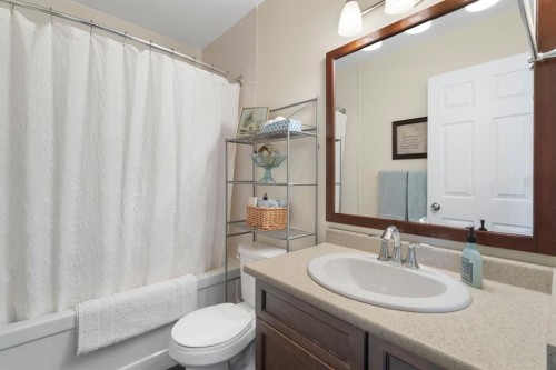 209 Hawkstone Drive Nw, Calgary, AB - Indoor Photo Showing Bathroom