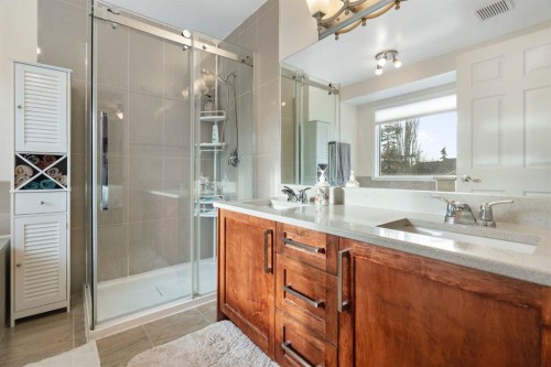 209 Hawkstone Drive Nw, Calgary, AB - Indoor Photo Showing Bathroom