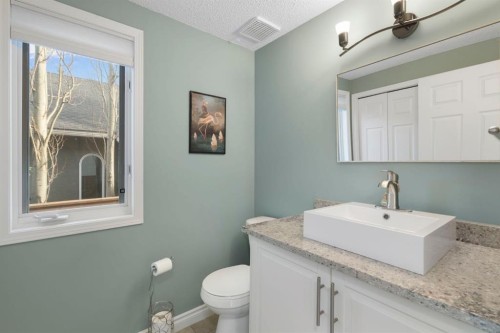 209 Hawkstone Drive Nw, Calgary, AB - Indoor Photo Showing Bathroom