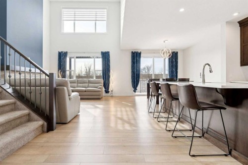 548 Cranbrook Gardens Se, Calgary, AB - Indoor