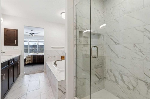 548 Cranbrook Gardens Se, Calgary, AB - Indoor Photo Showing Bathroom