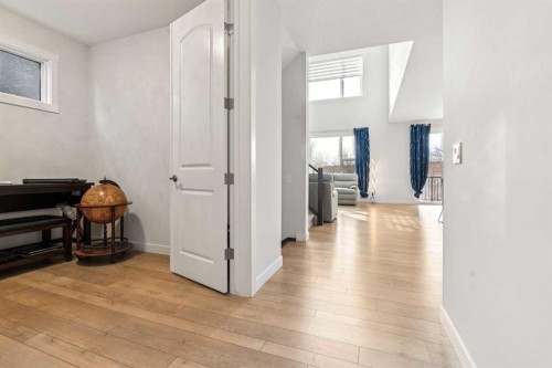 548 Cranbrook Gardens Se, Calgary, AB - Indoor Photo Showing Other Room