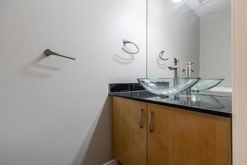 173 Silverado Plains Close Sw, Calgary, AB - Indoor Photo Showing Bathroom