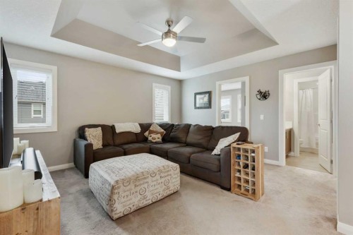 260 Boulder Creek Crescent Se, Langdon, AB - Indoor Photo Showing Living Room