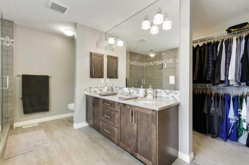 260 Boulder Creek Crescent Se, Langdon, AB - Indoor Photo Showing Bathroom