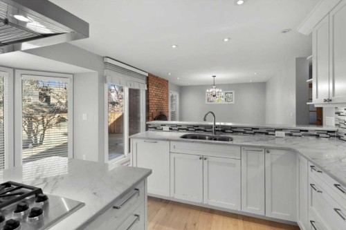 15 Oakmount Place Sw, Calgary, AB - Indoor Photo Showing Kitchen With Double Sink With Upgraded Kitchen