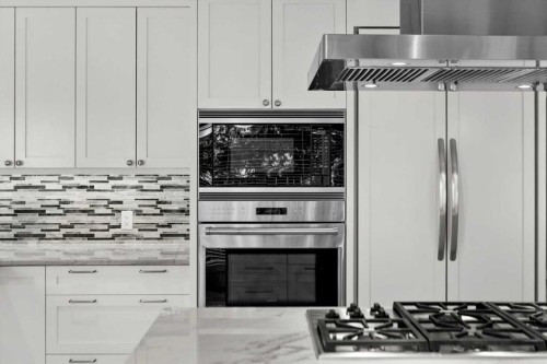 15 Oakmount Place Sw, Calgary, AB - Indoor Photo Showing Kitchen