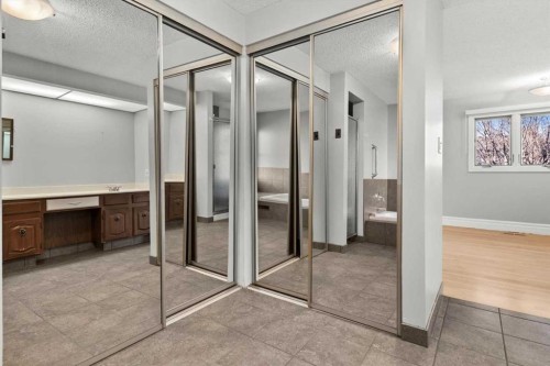 15 Oakmount Place Sw, Calgary, AB - Indoor Photo Showing Other Room