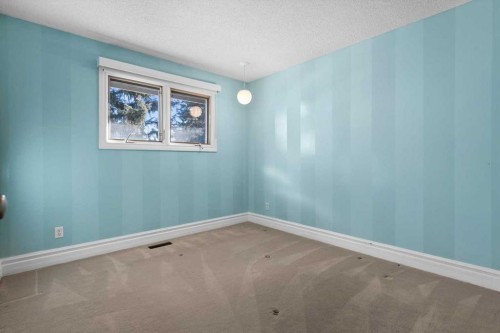 15 Oakmount Place Sw, Calgary, AB - Indoor Photo Showing Other Room
