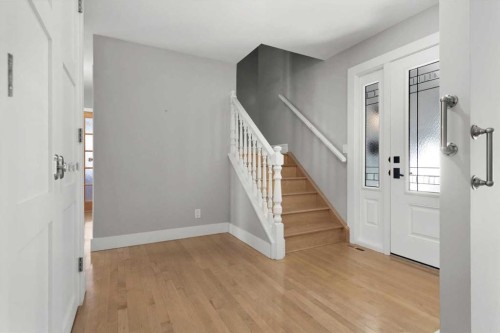 15 Oakmount Place Sw, Calgary, AB - Indoor Photo Showing Other Room